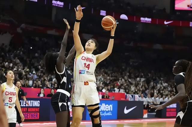 世界杯手机观看-险胜非洲鱼腩，李月汝为何含泪哽咽？原因找到了，宫鲁鸣会改变吗