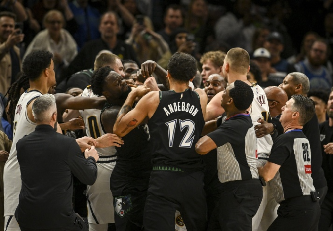 NBA官宣掘狼冲突罚单:约基奇罚5万兰德尔罚3.5万 无人被禁赛